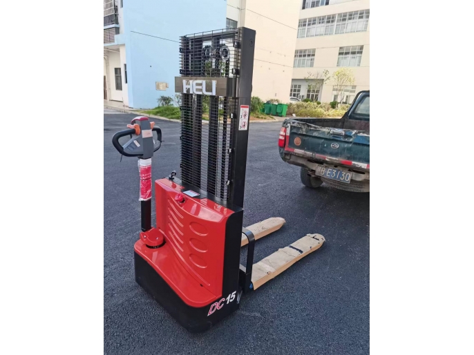 偏置式堆高機(jī)